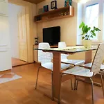 Dimora With Free Parking Apartman